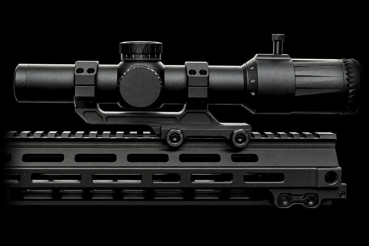 Night Operators VD 1-6 in a black one piece 30 mm mount on the top rail of a black rifle, side view on black